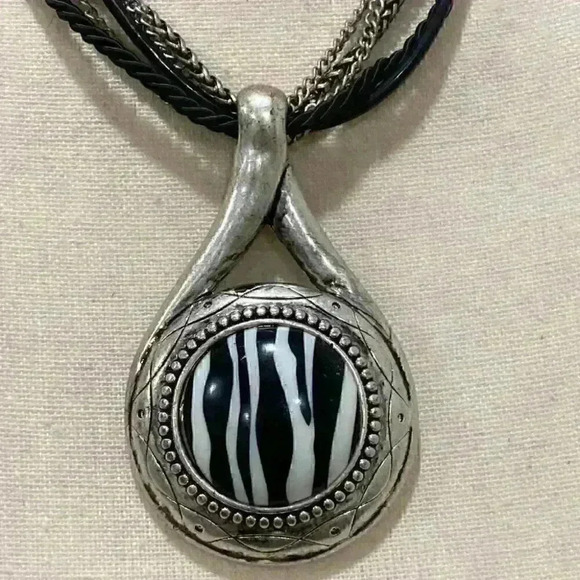 Necklace - Picture 3 of 5